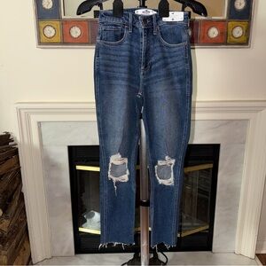 NWT Hollister Curvy High-Rise “Vintage Stretch” Mom Jeans  - Distressed at Knees